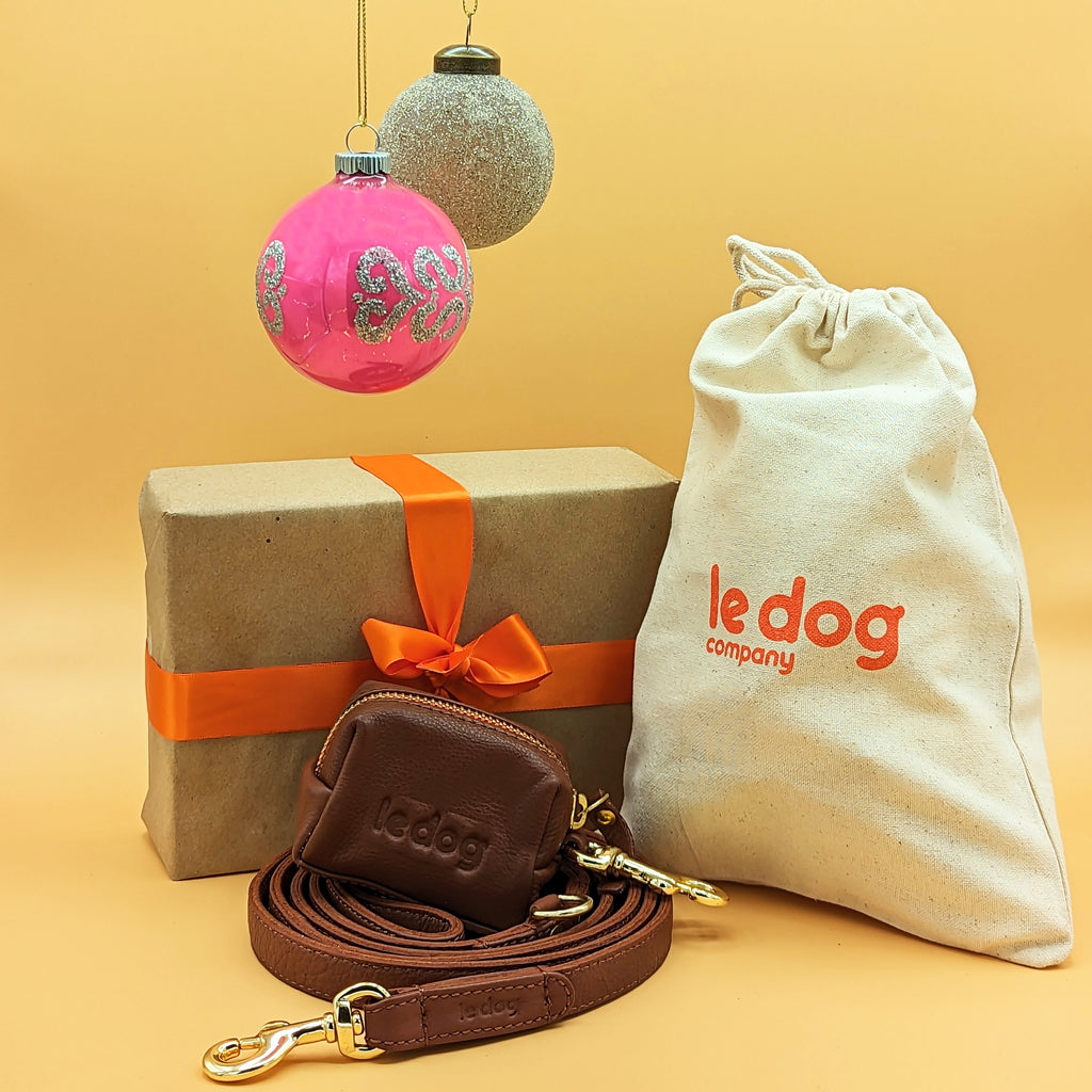 Cognac leash and poop bag gift set 